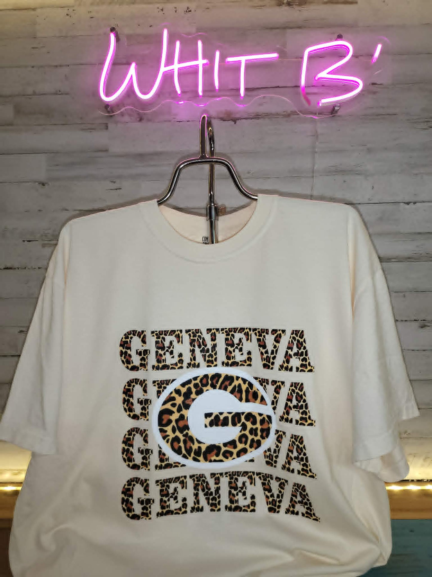 Cream Georgia shirt with repeated leopard-print lettering and white G logo